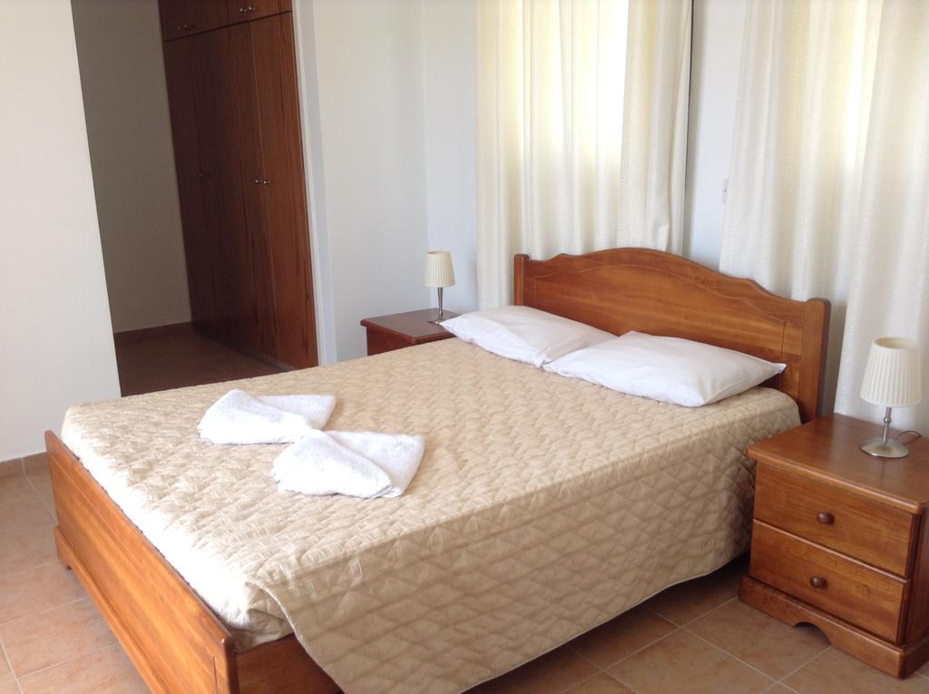 Aura Holiday Villas Paphos Rom bilde