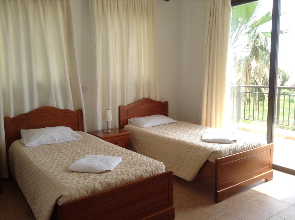 Aura Holiday Villas Paphos Eksteriør bilde
