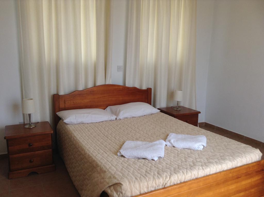 Aura Holiday Villas Paphos Rom bilde