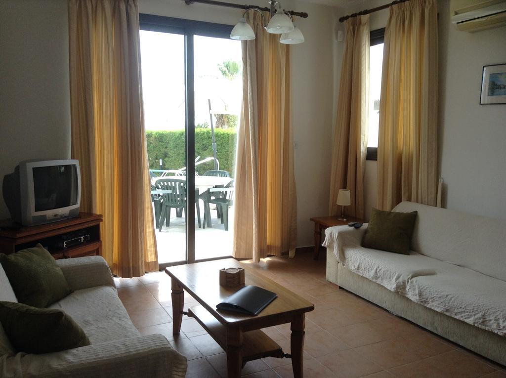 Aura Holiday Villas Paphos Rom bilde