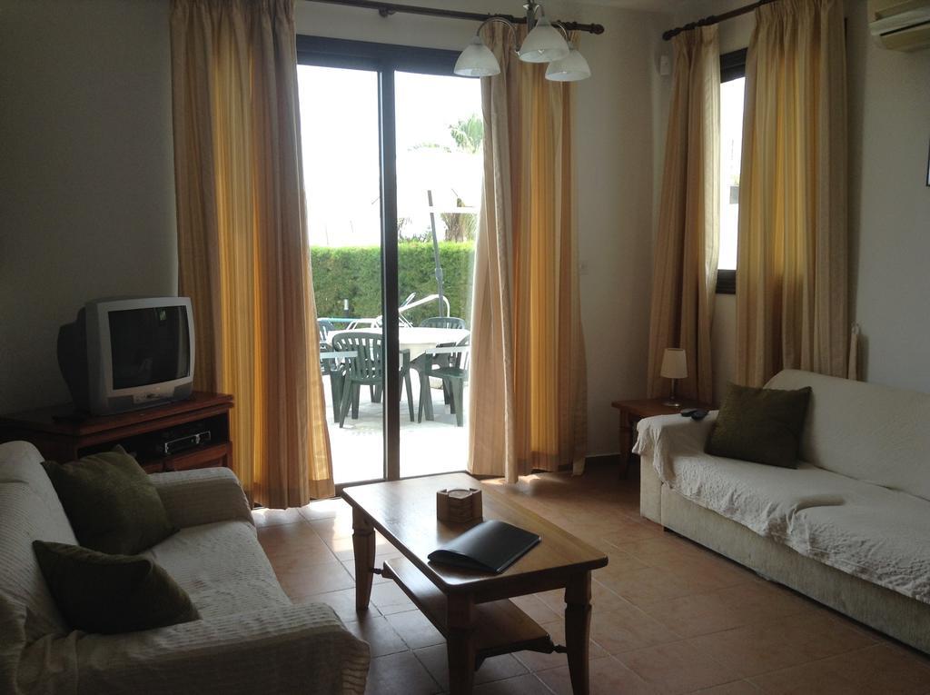 Aura Holiday Villas Paphos Eksteriør bilde